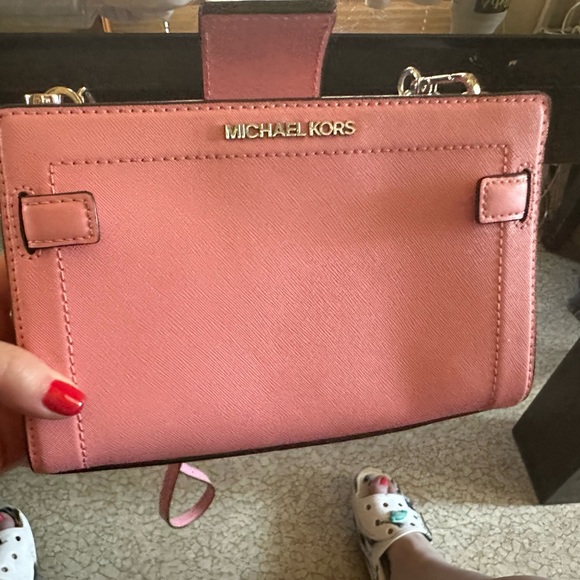 Pink Michael Kors crossbody purse. Had it a few years only used a few time. - Picture 3 of 4